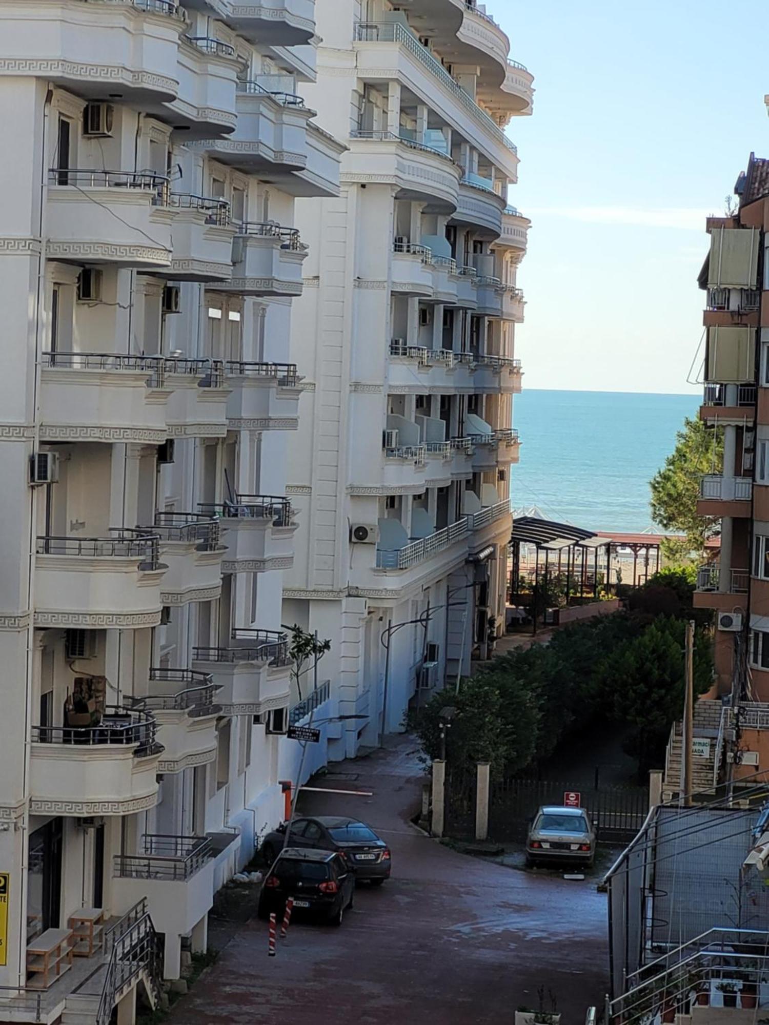 Orange Apartment Golem  Dış mekan fotoğraf